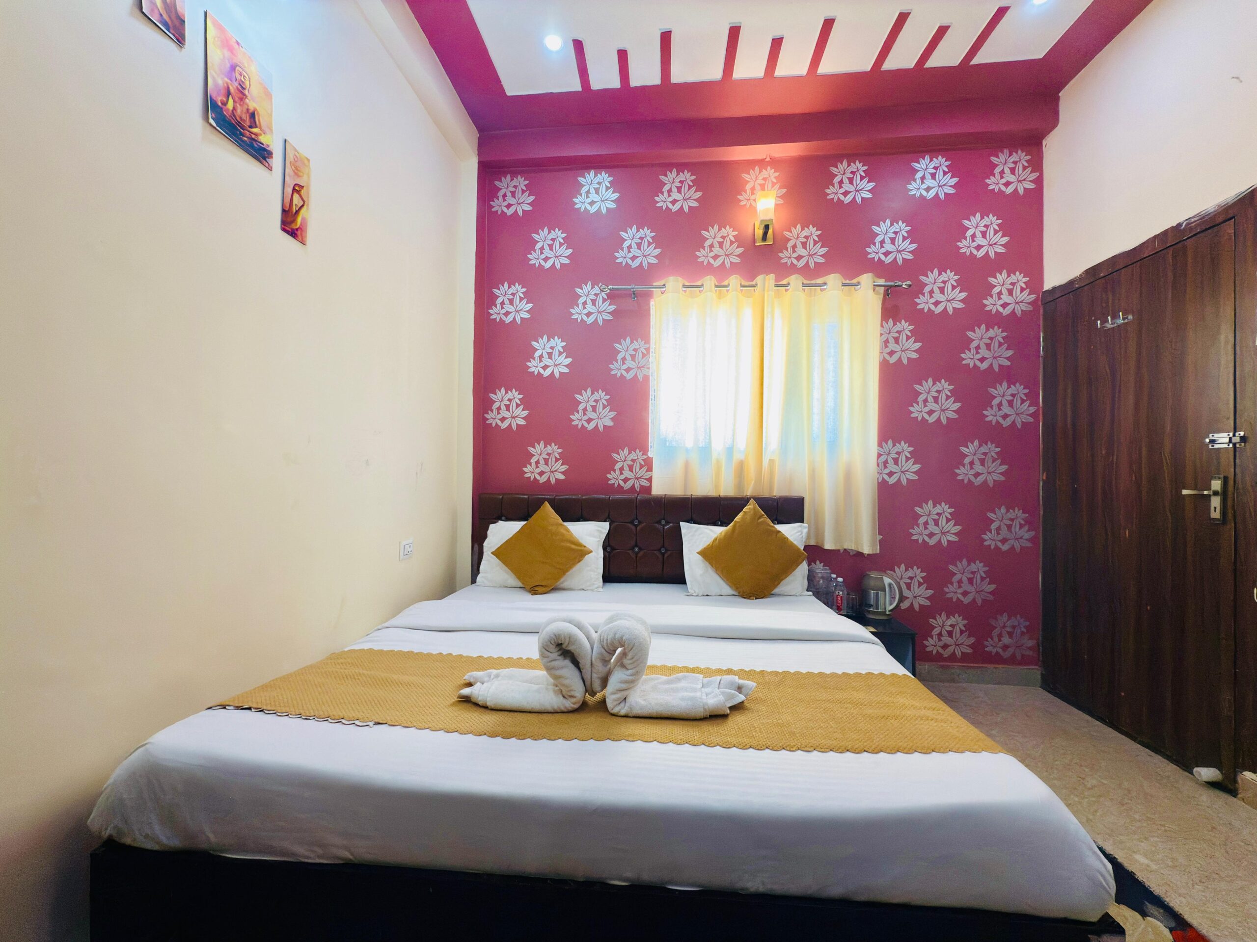 Deluxe King Room - Image 3
