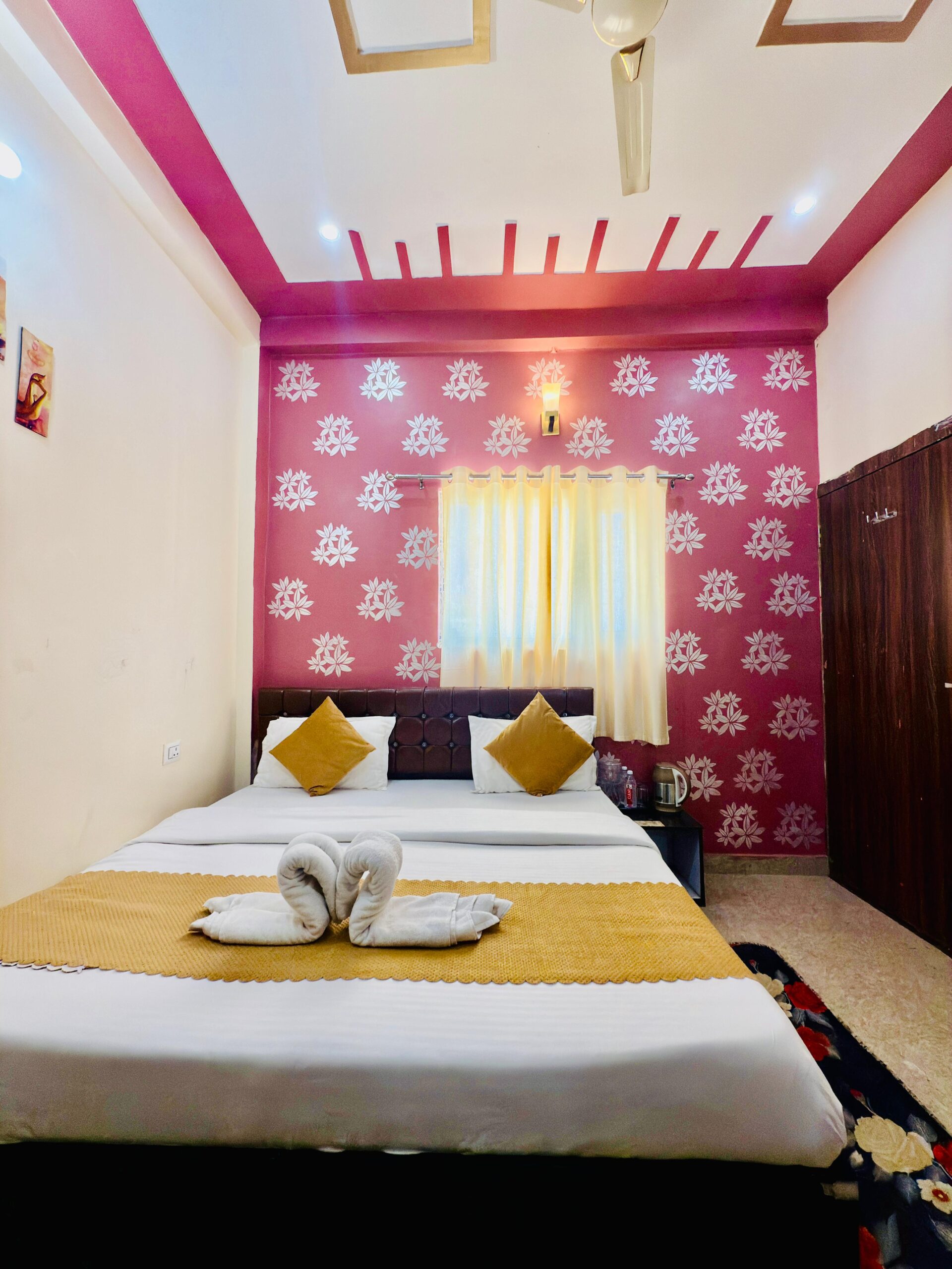 Deluxe King Room - Image 4