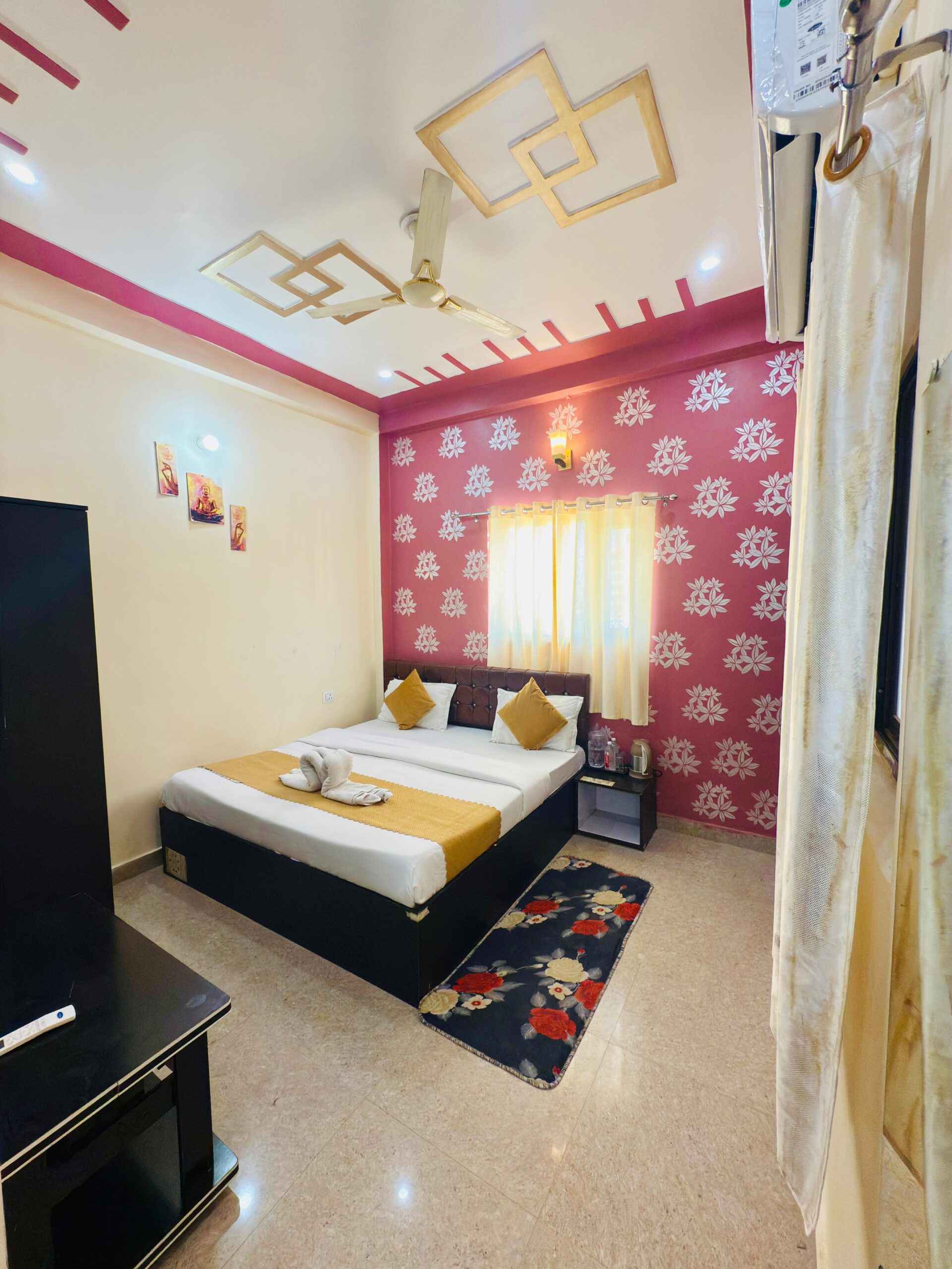 Deluxe King Room - Image 8