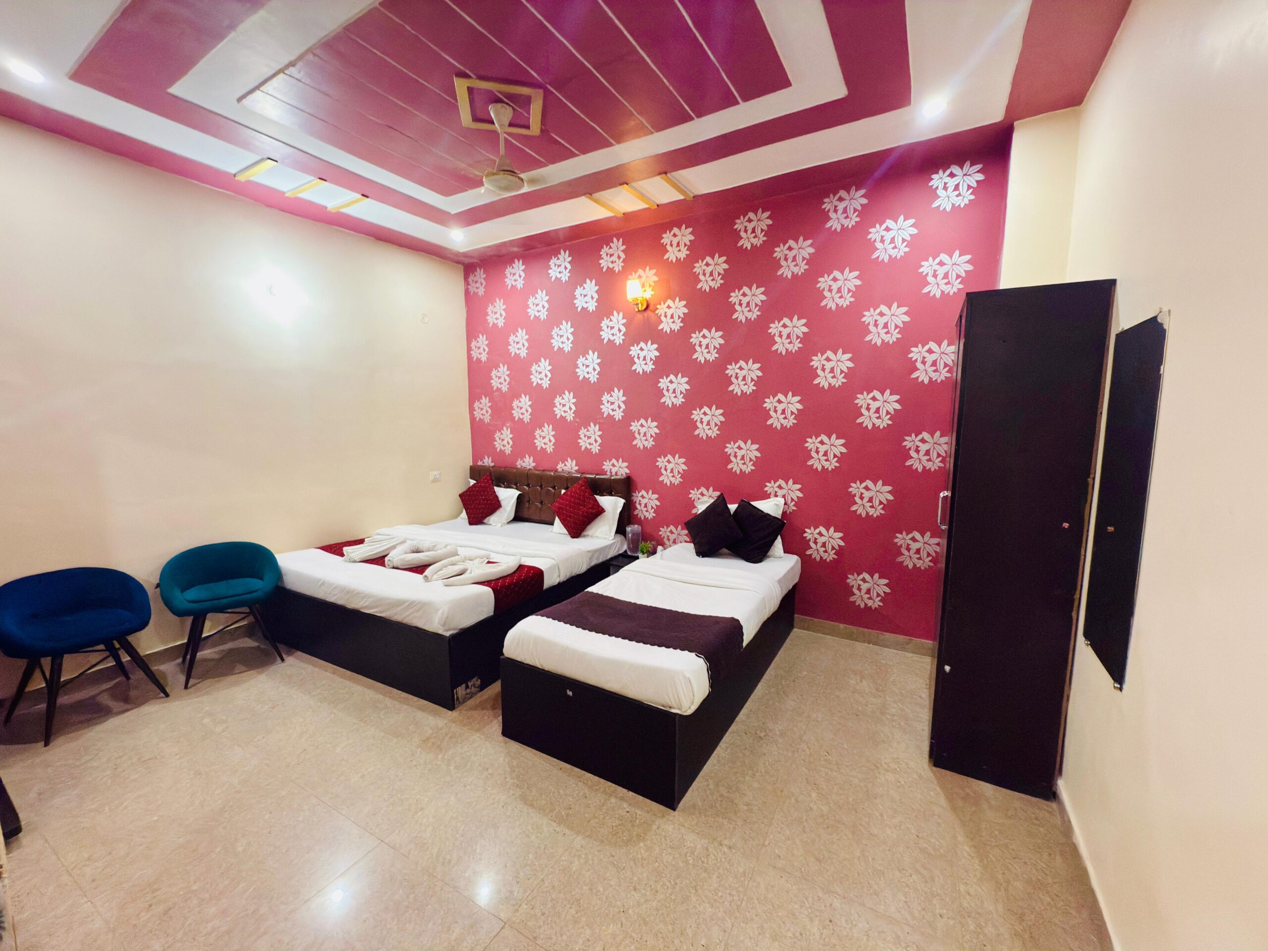 Deluxe  Family Room - Image 7